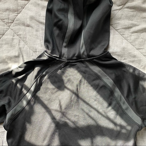 Nike Therma Fit Hoodie with gold check - Picture 4 of 4